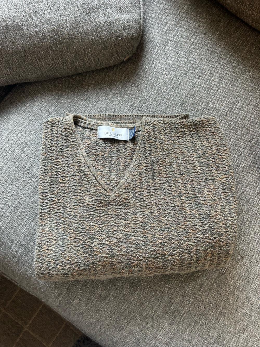 Vintage 1990’s Bill Blass Marled Green V-Neck Pullover Sweater | Medium - Picture 9 of 9